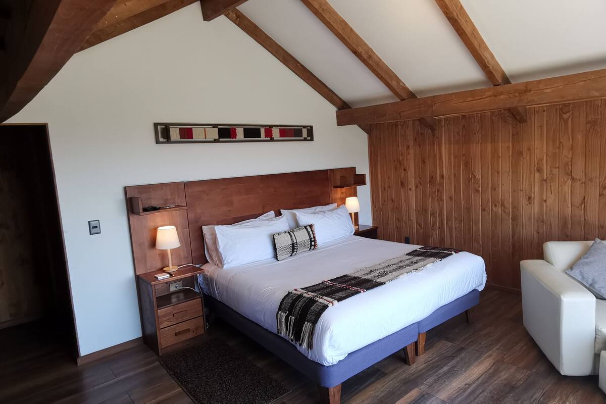1 habitación, caja de seguridad en la habitación y escritorio 