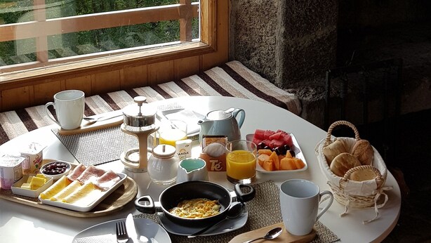 Free daily continental breakfast - Bambulodge (Pucón)