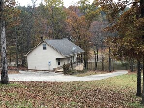Exterior - Royal Cottage on Lake Hamilton with Boat Ramp, WI-FI (Royal)