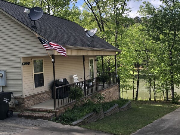 Exterior - Royal Cottage on Lake Hamilton with Boat Ramp, WI-FI (Royal)