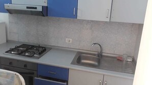 Comfort Apartment, Sea View | Private kitchen | Full-size fridge, microwave, oven, stovetop - Apartment Durres (Durrës)
