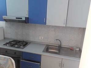 Comfort Apartment, Sea View | Private kitchen | Full-sized fridge, microwave, oven, stovetop