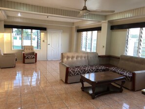 Living area - Jamila Lodge (Nadi)