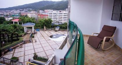 Crowne International Business Hotel