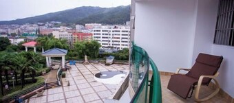 Crowne International Business Hotel