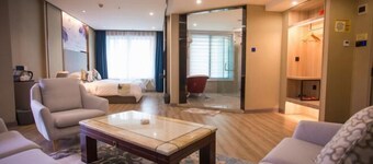 Crowne International Business Hotel