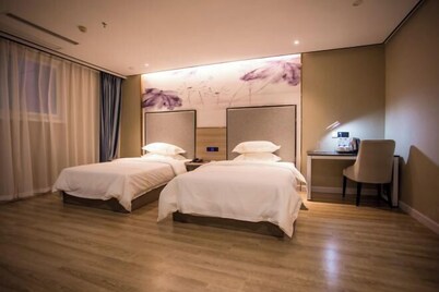 Crowne International Business Hotel