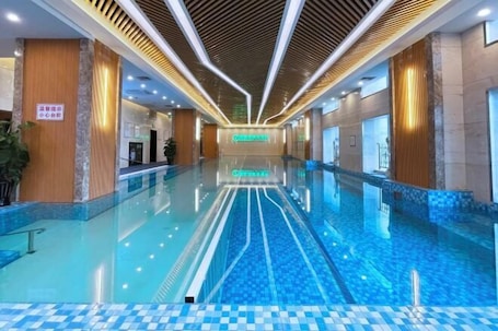 Indoor pool. Sanhe Grand New Century Hotel Pingyang