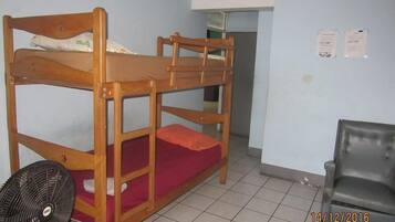 Dortoir Partagé, femmes uniquement, salle de bains commune (4 bed) | Wi-Fi gratuit, draps fournis