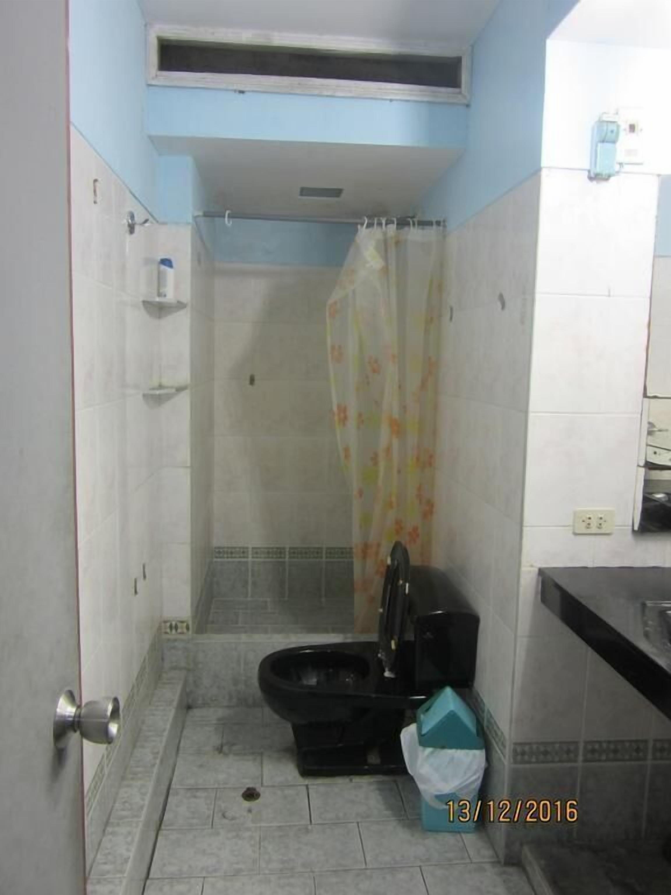 Shower, towels