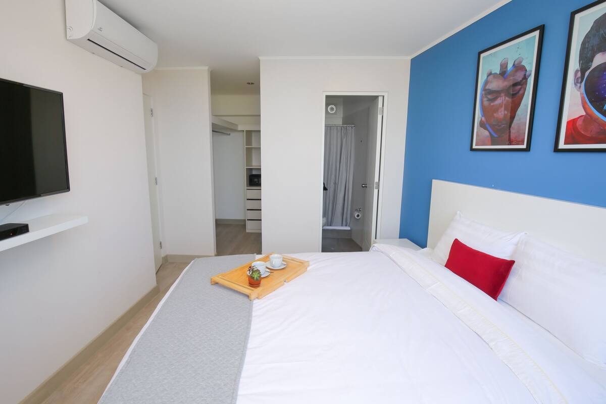 Premium bedding, down duvets, in-room safe, blackout curtains