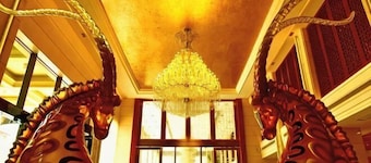 Hejiang Peninsula Hotel