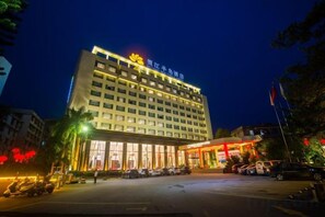 Unclassified image, 3 of 50, button - Hejiang Peninsula Hotel (Fengkai)