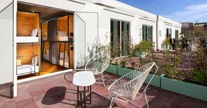Standardfællessovesal - mænd/kvinder - terrasse (8 beds) | Strygejern/strygebræt, gratis Wi-Fi