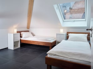 Apartment | Minibar, desk, laptop workspace, iron/ironing board -  Hotel & Restaurant Burgschänke (Kaiserslautern)