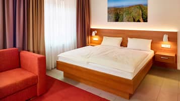 Habitación doble | Minibar, escritorio y espacio para trabajar con laptop