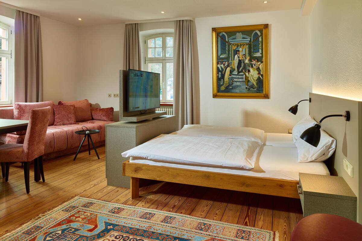 triple room | 1 bedroom, minibar, desk, iron/ironing board