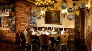 Lunch and dinner served