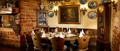 Lunch and dinner served