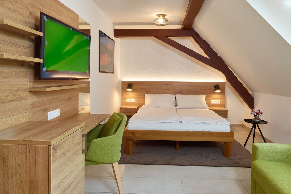 double room | 1 bedroom, minibar, desk, iron/ironing board