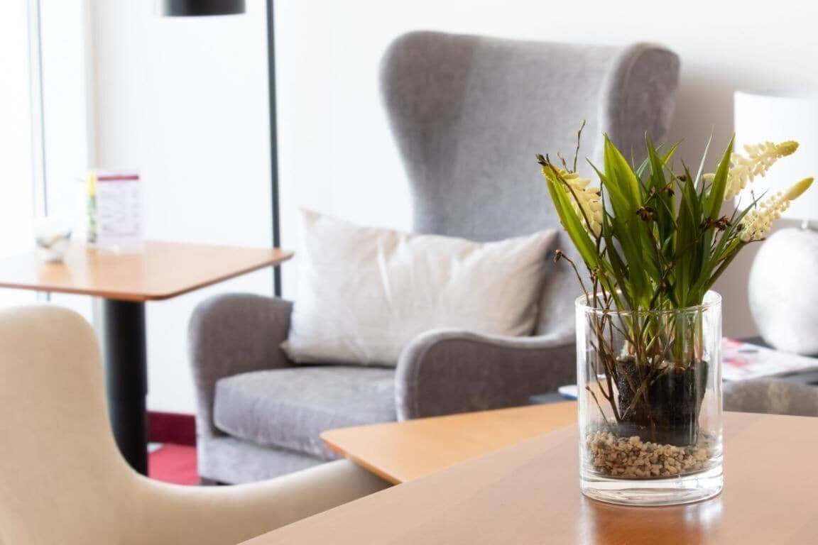 40-inch flat-screen tv with satellite channels, tv