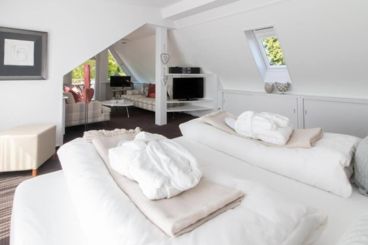 minibar, in-room safe, individually furnished, desk