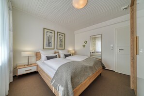 Minibar, in-room safe, individually furnished, desk - Ostseeresidenz Cammann (Groemitz)