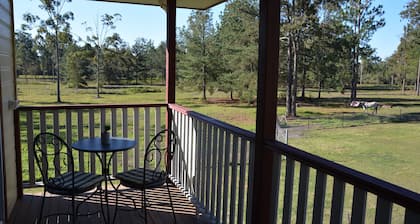 Woodford Country Cottage (near Woodford Folk Festival)