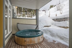 مغطس سبا خارجي