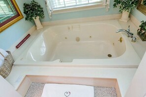 Shower, jetted bath, hair dryer, towels