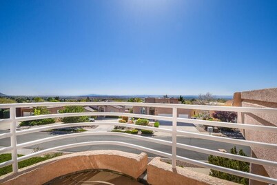MAJESTIC LUXURY IN THE ABQ FOOTHILLS!!