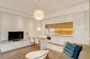 TV - Happy InnSide in central. Self check-in + free parking (Vilnius)