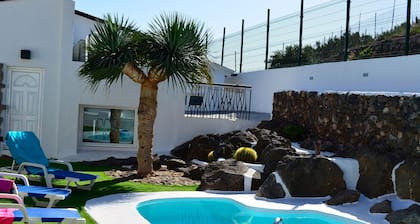 Beautiful villa located in Ingenio, in the southeast of Gran Canaria.