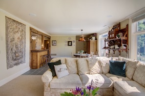 Smart TV, fireplace, DVD player, books