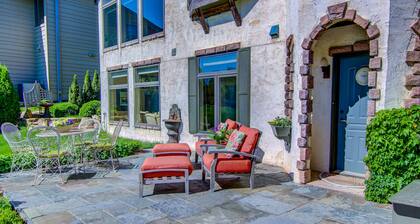 Cozy Private Cottage overlooking the St. Croix River Valley