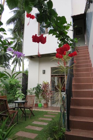 Outdoor dining - Janestown Manado (Kota Manado)