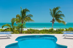 Outdoor pool - Coconut Beach Villa! BEACHFRONT! Private Pool! Couples or Families! Great Value! (Providenciales)