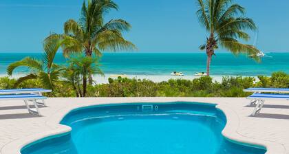 Coconut Beach Villa! Luxury BEACHFRONT! Private Pool! SPECIALS! Sapodilla Beach!