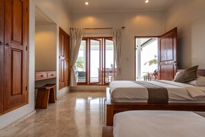 4 bedrooms, desk, WiFi, bed sheets