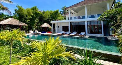 Neu! 5 Star Beachfront Villa, 4 Schlafzimmer, privatem Pool und Jacuzzi-West-Bali