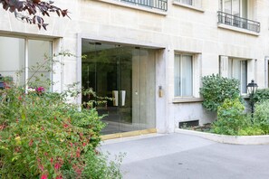 Exterior detail - Paris City -Nation, Bastille- 3 room flat for 4-6 persons, perfect for families! (Paris)