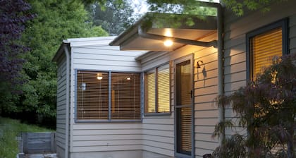 Lyrebird Cottages, Mountain Ash cottage, Relax in nature in the Yarra Valley.