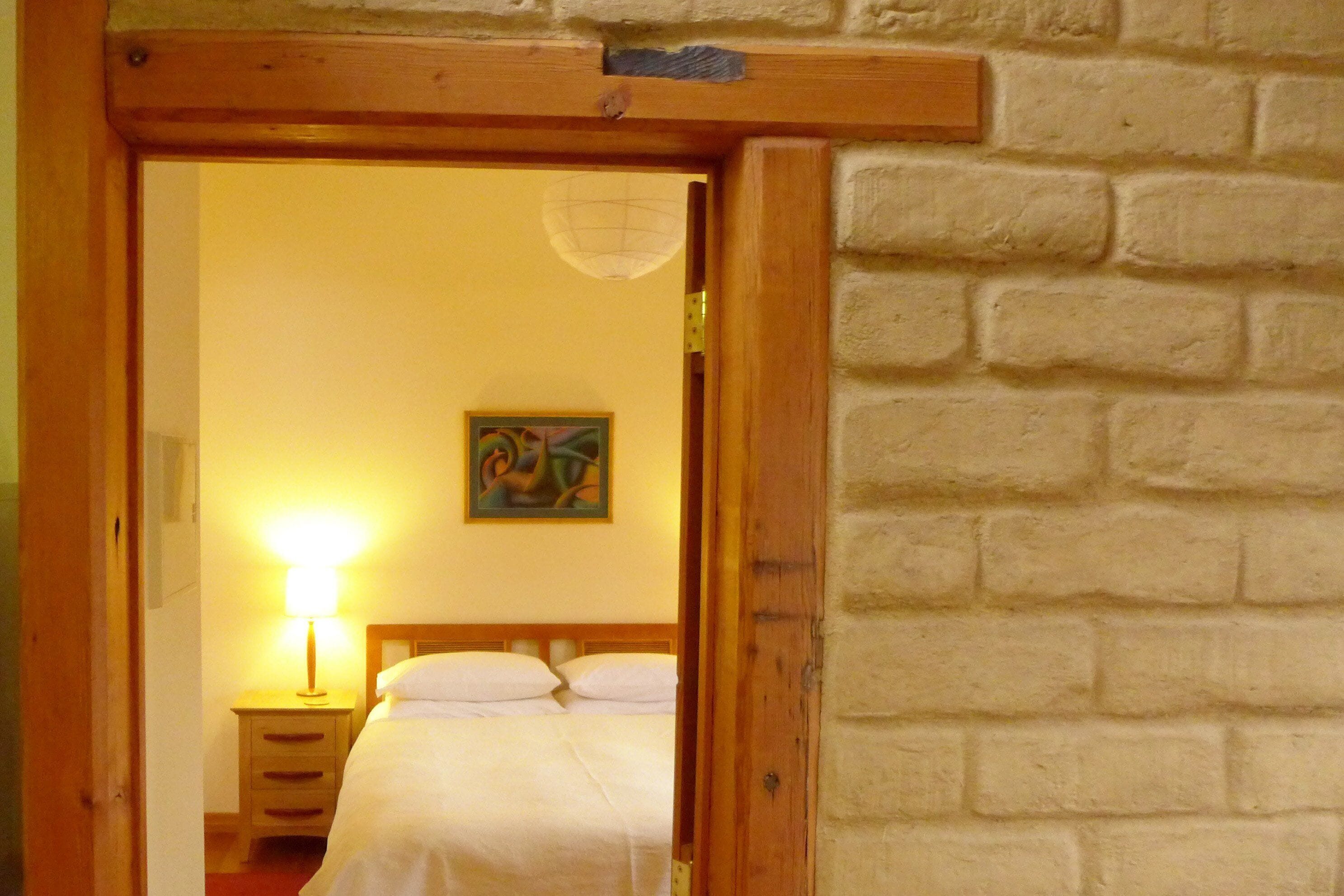 1 habitación, tabla de planchar con plancha y acceso a internet 