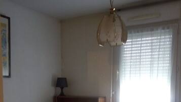 1 slaapkamer, een strijkplank/strijkijzer, wifi, beddengoed