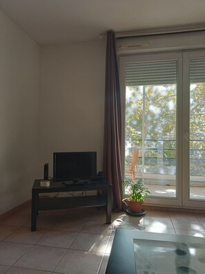 Interior - 2 BEDROOM APARTMENT Town Hall FULLY EQUIPPED VERANDA (Montpellier)
