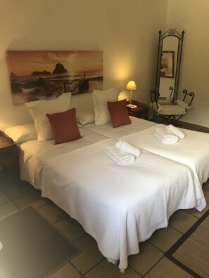 2 quartos, ferros/tábuas de passar roupa, Wi-Fi, roupa de cama