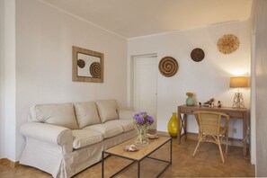 TV, ping pong, stereo