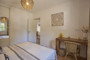 2 bedrooms, iron/ironing board, travel crib, free WiFi