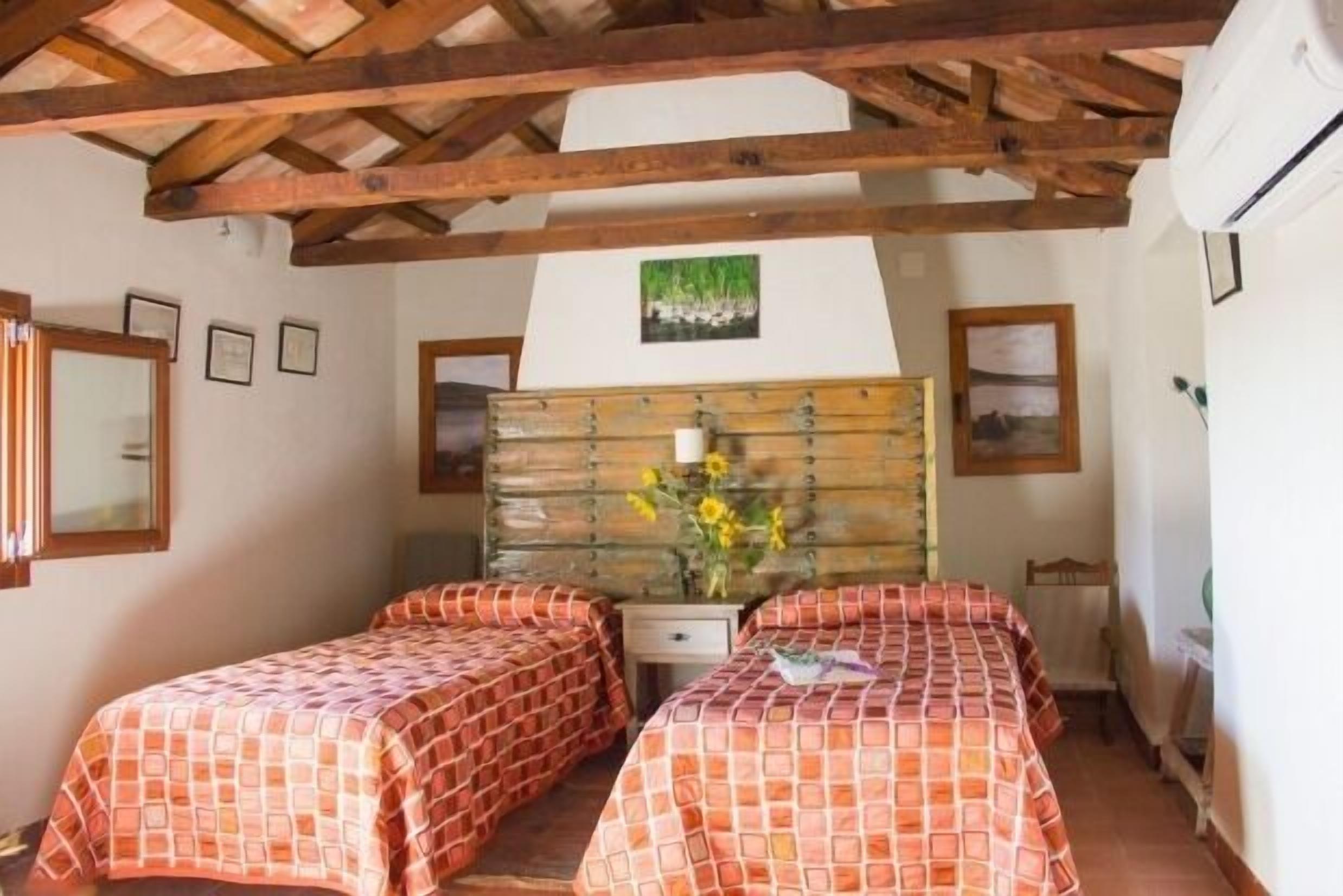 4 habitaciones, tabla de planchar con plancha y wifi gratis 