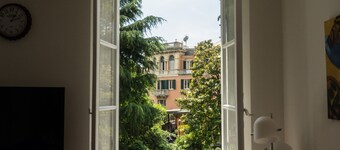 In Albaro (Arbâ), a stone's throw from the center, in the green of the historic Genoese Villas